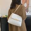 Bolso de cadena de hilo de bordado de diamantes 2024 nuevo estilo Xiaoxiang primavera y verano simple portátil casual moda bolso de mensajero para mujer