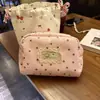 Bolsa de cosméticos bordada em renda, estilo ins da moda, fofa e feminina, grande capacidade, portátil, para guardar artigos de higiene pessoal e canetas, adequada para estudantes