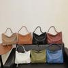 Bolso nicho de gran capacidad para mujer 2022 otoño nuevo cuero suave estilo motocicleta bolso tote de hombro cruzado para ir al trabajo bolso de axila