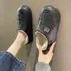 Pantuflas de algodón para pareja de invierno para mujer, con talón cubierto, impermeables, para uso en interiores en casa, zapatos cálidos posparto, antideslizantes, de suela gruesa, pantuflas de felpa para hombre