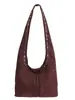 Bolso tote transfronterizo de gamuza tachonada vintage para mujer, bolso de axila estilo motero de nicho para otoño e invierno 2026, bolso de mano elegante
