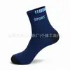 Los calcetines deportivos de media pantorrilla para hombre de temu absorben el sudor, resisten los olores y son transpirables, adecuados para baloncesto y running, disponibles en estilos para hombre y mujer, calcetines de algodón adecuados para todas las estaciones