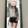 Camiseta de manga larga a rayas con bloques de color estilo coreano de Hong Kong para mujer, nuevo top corto ajustado de otoño