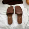 Novo Estilo Primavera e Verão 2026 com Saia, Design de Nicho, Sandálias de Dedo Romanas Tecidas Finas Modernas para Aumentar a Altura, Sandálias de Praia para Mulheres