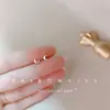 Brincos Mini Lua de Prata Pura S999 para Mulheres, Design de Nicho, Joia de Orelha Invisível Simples, Acessórios Compactos para Estudantes e Pessoas que se Deslocam
