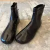 Botines retro estilo británico, de nicho, con dedos divididos para mujer, nueva colección otoño/invierno 2026, de suela plana, con cremallera trasera, estilo Chelsea, color nude