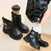 Botas Martin Infantis 2026 Outono Novo Estilo para Crianças de Meia-Idade e Mais Velhas Botas Individuais Botas Curtas Botas de Couro Pretas Moda para Meninas Botas de Cano Curto