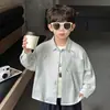 Camisas coreanas para niños de primavera y otoño, Camisas casuales elegantes de color liso para niños, Ropa infantil de comercio exterior al por mayor