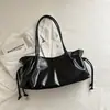 Nova bolsa de ombro de grande capacidade 2026, moderna e versátil, com um toque de luxo, adequada para o trajeto diário, bolsa de mão feminina de outono e bolsa de ombro