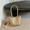 Bolsa feminina vermelha 2026 nova bolsa tote tecida retrô grande capacidade bolsa de ombro para o trabalho bolsa de casamento de outono