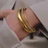 Anillo Liso de Acero Inoxidable Electrochapado al Vacío en Oro de 18 Quilates, Pulsera Dorada, Joyería de Acero de Titanio que No se Desvanece, Accesorio Popular Transfronterizo para Mujer