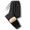 Calça Esportiva Casual de Veludo Grossa Outono Inverno Perna Reta com Punho Lã de Cordeiro Quente Solta Longa Calça de Moletom Masculina