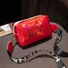 Bolsa láser al por mayor transfronteriza 2022 venta directa de fábrica de bolsos para mujer bolsos de niña bolso cuadrado pequeño casual bolso pequeño estampado