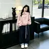 Conjunto de Roupa para Meninas 2026 Primavera e Outono Novo Doce Laço Camisa POLO com Patchwork Xadrez e Calça Casual de Perna Larga Conjunto de Duas Peças