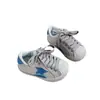 Zapatos para niños con diseño de puntera de concha, nuevas zapatillas deportivas de cuero para primavera y otoño 2026 para niños, zapatos deportivos de moda para niñas