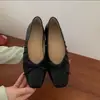 Primeiro Encontro com os Novos Sapatos Femininos Versáteis de Estilo Francês Retrô Plissado com Laço Quadrados Baixos de Solado Macio da Temporada