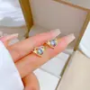 [Acero de Titanio] Conjunto de Collar y Pendientes Alas de Amor Lujo Ligero Incrustación Micro Personalidad Elegante Combinación de Pendientes y Collar para Banquete