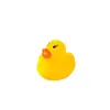Pata com três patinhos para brincar na água, brinquedo de banho que faz barulho de guincho, patinho amarelo pequeno em uma sacola de rede, brinquedo de PVC, patos grandes e pequenos