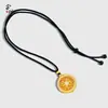 Pingente do Deus da Riqueza Amarelo com Mantra de Seis Palavras, Cobre Banhado a Ouro Vazado com Diamantes, Abrível, Estilo Étnico, Colar Artístico Retrô