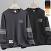 Camiseta de manga larga para hombre para otoño e invierno, marca de moda, corte holgado, forrada de forro polar, engrosada, camiseta básica casual, sudadera de cuello redondo para estudiantes jóvenes