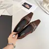 Versátiles tacones de otoño estilo retro 2026 con punta cuadrada, suela blanda, zapatos de abuela, nuevos zapatos de un solo paso de corte bajo, mocasines de terciopelo de un paso para el trabajo de mujer
