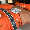 Atacado de Fábrica Conjunto de Lençóis de Cama Três Peças para Estudantes, Conjunto de Roupa de Cama Estilo de Marca Grande, Conjunto Simples Escovado de Quatro Peças para Todas as Estações 4