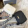 Bolsa de Câmera Bordada Bolsa Feminina Bolsa Transversal Acolchoada Nova Bolsa de Maquiagem Feminina Bolsa de Ombro para Celular Pode Ser Enviada em Nome de Outros