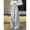 Calça de moletom casual bordada estilo americano para homens, calça reta solta de perna larga para primavera e outono, calça esportiva resistente estilo faculdade para homens
