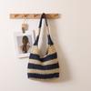 Bolsa de Palha Listrada de Grande Capacidade de Ombro Único Nova Moda Feita à Mão Crocheted Bolsa de Palha Bolsa Tecida Férias à Beira-Mar Bolsa de Praia