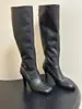 Botas de couro genuíno retrô transfronteiriças para mulheres, bico em forma de C, fivela de cor contrastante, zíper traseiro, salto agulha, sapatos femininos de tamanho grande para exportação