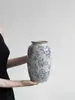 Vaso de Cerâmica Retro Porcelana Azul e Branca Ornamento para Sala de Estar, Jarra de Cerâmica para Arranjo de Flores, Decoração de Luxo Leve, Recipiente para Flores Estilo Chinês Novo, Pequeno