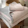 Juego de colcha de algodón 100% grado bebé Clase A, con un diseño de cuatro piezas de estética fresca y minimalista, sábanas acolchadas de algodón puro y un borde con diseño de conchas en la funda de edredón