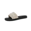 Pantuflas de Perlas de Celebridad de Internet para Verano de Mujer Moda 2025 Nuevos Planos Antideslizantes con Falda Sandalias de Playa