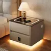 Mesita de noche inteligente para dormitorio del hogar, nuevo modelo 2026, lujo ligero con sensación de alta gama, gabinete popular de madera maciza con carga inalámbrica para dormitorio principal
