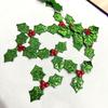 Nuevas hojas de tres puntas Tela dorada y plateada con láser Accesorios para cajas de regalo DIY Hecho a mano Hojas para árbol de Navidad Fruta roja 100 piezas