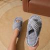 Pedido Pequeño Personalizado Transfronterizo Amazon Pantuflas de Algodón con Correa Cruzada de Felpa para Mujer para Estar en Casa Pantuflas de Algodón de Felpa Delicadas con la Piel para Mujer al Por Mayor