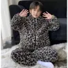 Pijama de manga larga de forro polar de coral para niños para otoño e invierno, con un lindo diseño de dibujos animados, un aspecto elegante y que proporciona calidez para usar en interiores.