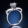 Anillo de Imitación de Moissanita Ocho Corazones y Ocho Flechas para Mujer Un Quilate Anillo de Boda Clásico de Seis Garras Fabricante de Anillos de Diamante Suministro Listo
