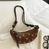 Bolso de Mano Tipo Bollo de Estilo Coreano Artístico de Lunares de Alto Valor 2026 Nuevo Bolso Cruzado Casual de un Solo Hombro Personalidad de Nicho Bolso Croissant