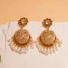 Brincos de Agulha de Prata Europeus e Americanos Transfronteiriços com Design Redondo Vazado de Pérola Cravejado de Diamantes, Brincos de Luxo Leve de Alta Qualidade, Acessórios de Orelha Estilo Corte Vintage
