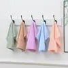 Toallas cuadradas de vellón de coral de color liso al por mayor del fabricante para uso doméstico, toallas pequeñas suaves y absorbentes para niños, toallas de mano para el hogar, paños de limpieza