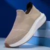 Novo modelo de marca independente transfronteiriça: tênis de corrida leves e respiráveis para casais, cabedal em fly-knit, slip-on tênis esportivo casual masculino