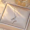 Colar moderno, de luxo leve, minimalista, cravejado de diamantes, micro-incrustado, para mulheres, requintado e versátil com um toque de alta qualidade, corrente oca para clavícula