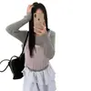 Camiseta de punto de manga larga bicolor de dos piezas falsas para mujer, nuevo estilo coreano de otoño e invierno 2026, top casual y relajado para mujer