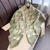 Bufanda Cuadrada Grande Nueva de Otoño Estilo Retro Americano de los 90 Estampada para Mujer, Versátil y Atmosférica, Chal Delgado Decorativo Multifuncional