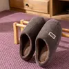 Pantuflas de algodón antideslizantes de suela gruesa para el hogar para mujer, nuevo modelo otoño e invierno 2026, pantuflas de algodón de suela suave cálidas de felpa para interior para hombre