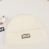Gorro de punto estilo coreano con un pequeño patrón floral, hecho con tejido de mezcla de lana, diseñado para mujeres, adecuado para otoño e invierno, proporcionando calidez, grosor y protección para los oídos, y con un diseño moderno.