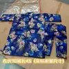 Nuevo Brocado Relieve Tridimensional Ropa para Clima Frío Conjunto Completo Artículos Sacrificiales Traje Tang para Hombre y Mujer Ropa de Papel Papel para Quemar Ir a la Tumba Lote de Adoración a los Ancestros