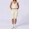 Novo conjunto esportivo justo listrado casual para yoga com gola halter, design falso de duas peças, costas bonitas, adequado para corrida e fitness