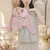 Conjunto Outono Inicial para Meninas 2026 Novo Estilo Infantil Bebê Super Lindo Cardigã Rosa de Tricô Vazado Calça Pantalona de Bolinhas